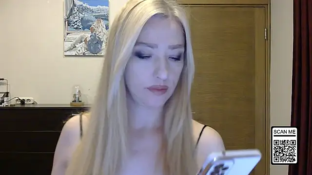 Snapshot of Wild_Silk_Desire chatting on 10.04.25 Wild Silk Desire online show from 10.04.25