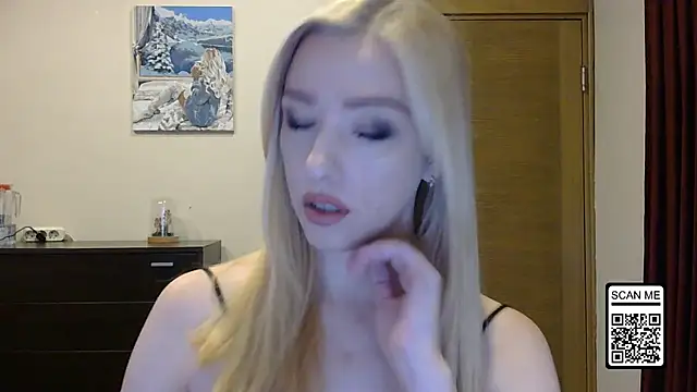 Snapshot of Wild_Silk_Desire chatting on 10.05.25 Wild Silk Desire online show from 10.05.25