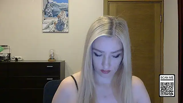 Snapshot of Wild_Silk_Desire chatting on 10.10.25 Wild Silk Desire online show from 10.10.25