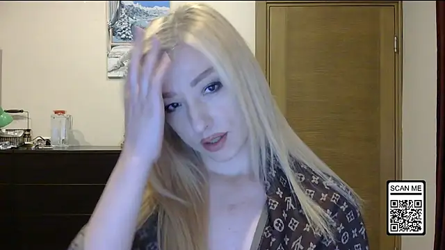 Snapshot of Wild_Silk_Desire chatting on 10.12.25 Wild Silk Desire online show from 10.12.25