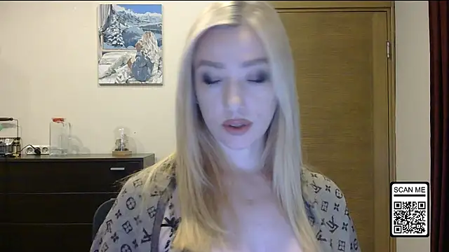 Snapshot of Wild_Silk_Desire chatting on 10.15.25 Wild Silk Desire online show from 10.15.25