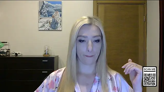 Snapshot of Wild_Silk_Desire chatting on 10.18.25 Wild Silk Desire online show from 10.18.25