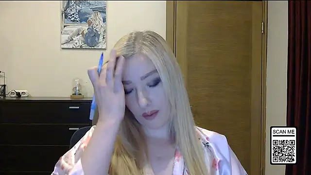 Snapshot of Wild_Silk_Desire chatting on 10.19.25 Wild Silk Desire online show from 10.19.25