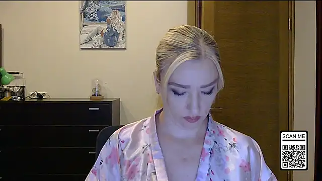 Snapshot of Wild_Silk_Desire chatting on 10.20.25 Wild Silk Desire online show from 10.20.25