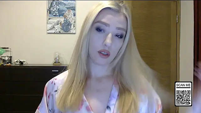 Snapshot of Wild_Silk_Desire chatting on 10.21.25 Wild Silk Desire online show from 10.21.25