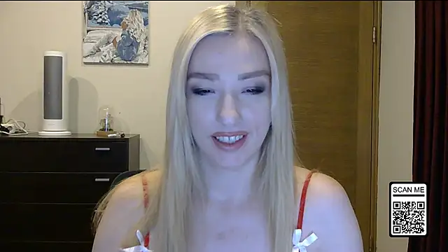 Snapshot of Wild_Silk_Desire chatting on 10.24.25 Wild Silk Desire online show from 10.24.25