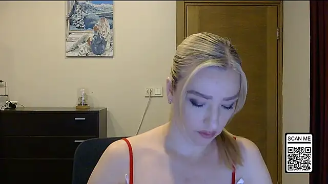 Snapshot of Wild_Silk_Desire chatting on 10.26.25 Wild Silk Desire online show from 10.26.25