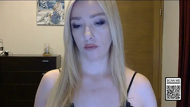 Snapshot of Wild_Silk_Desire chatting on 10.27.25 Wild Silk Desire online show from 10.27.25