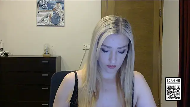 Snapshot of Wild_Silk_Desire chatting on 10.28.25 Wild Silk Desire online show from 10.28.25