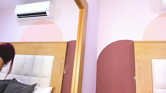 Snapshot of ZoeMorris chatting on 10.02.25 ZoeMorris online show from 10.02.25