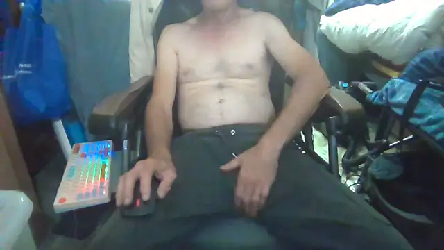 Lovyourpuss online show from 04.22.26