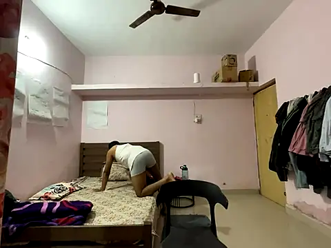 Snapshot of midnight_24 chatting on 09.18.25 midnight 24 online show from 09.18.25