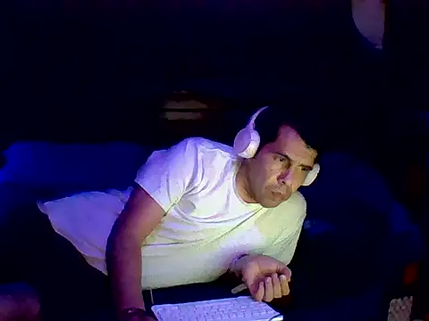 Snapshot of Gc-g chatting on 09.16.25 Gc-g online show from 09.16.25