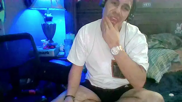 Snapshot of Gc-g chatting on 10.05.25 Gc-g online show from 10.05.25