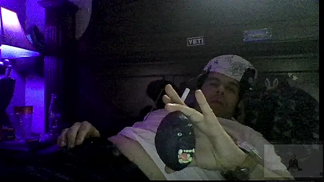 Snapshot of Gc-g chatting on 10.23.25 Gc-g online show from 10.23.25