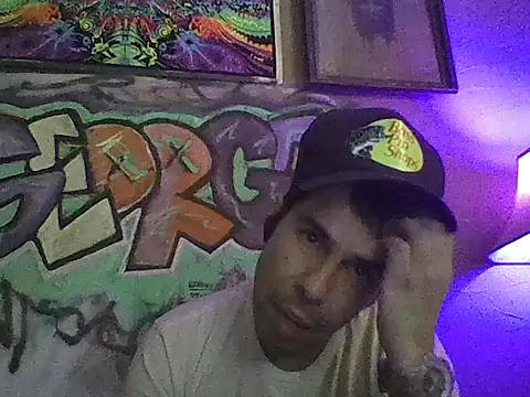 Snapshot of Gc-g chatting on 10.28.25 Gc-g online show from 10.28.25