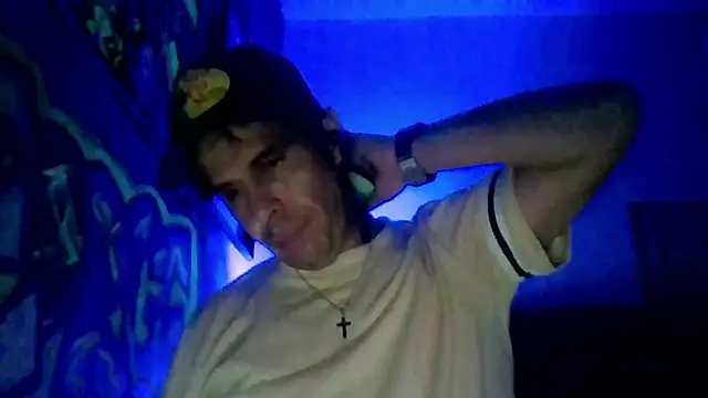 Snapshot of Gc-g chatting on 10.29.25 Gc-g online show from 10.29.25