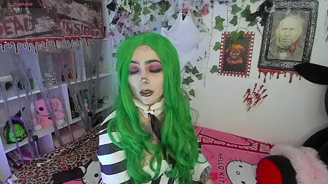 Snapshot of sarahminage_ chatting on 10.30.25 sarahminage online show from 10.30.25