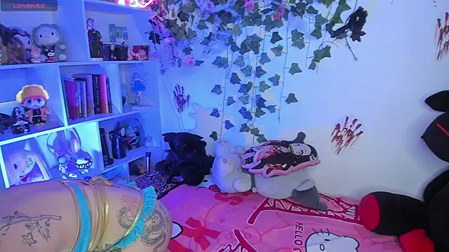 Snapshot of sarahminage_ chatting on 11.11.25 sarahminage online show from 11.11.25