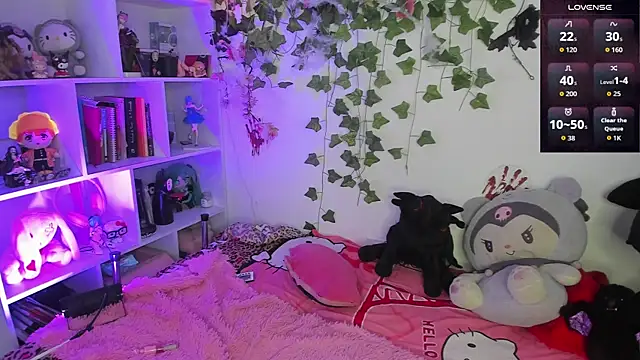 Snapshot of sarahminage_ chatting on 11.18.25 sarahminage online show from 11.18.25