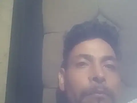 Snapshot of ConfidedAward chatting on 12.17.25 ConfidedAward online show from 12.17.25