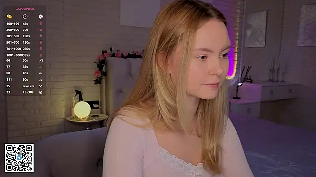 Snapshot of FlowersLover chatting on 09.13.25 FlowersLover online show from 09.13.25