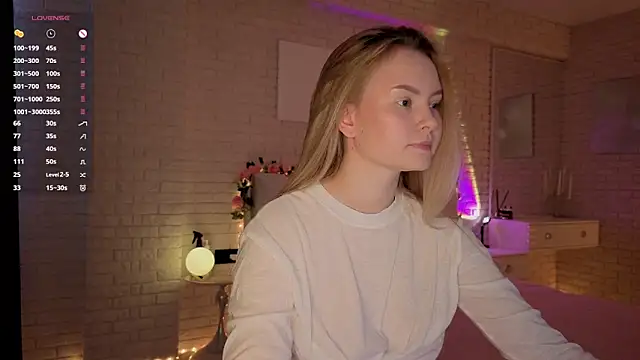 Snapshot of FlowersLover chatting on 10.04.25 FlowersLover online show from 10.04.25