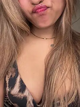 Scarlett 1819 online show from 08.04.26