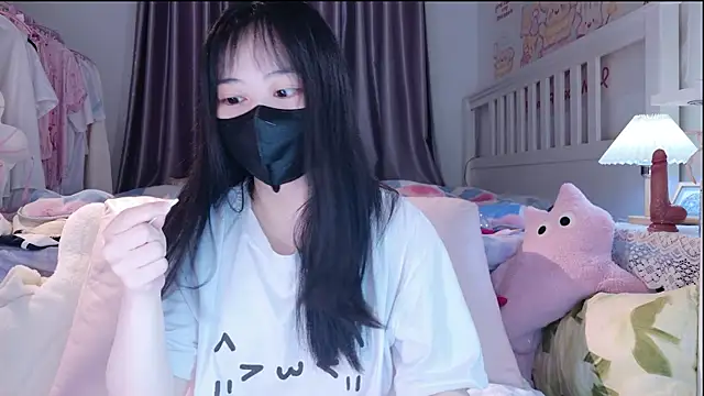 love-uiui online show from 11.04.25