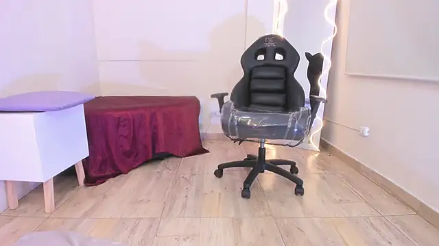 Snapshot of ocean_tay chatting on 10.02.25 ocean tay online show from 10.02.25