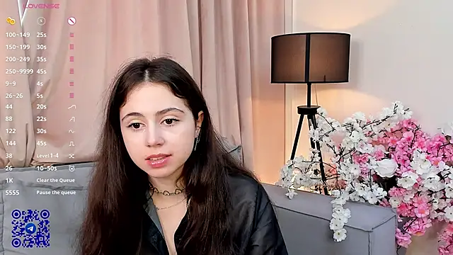 JulianaChapel online show from 09.18.25