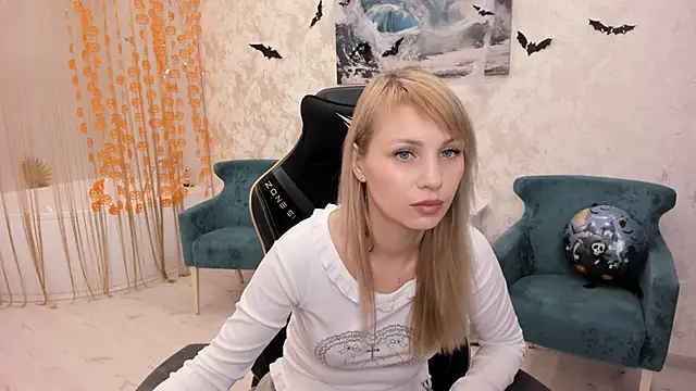 Snapshot of LindaSandy_1 chatting on 10.24.25 LindaSandy 1 online show from 10.24.25