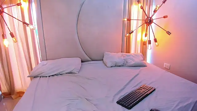 Snapshot of Anittatoro_ chatting on 09.22.25 Anittatoro online show from 09.22.25