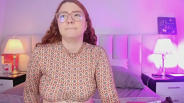 Snapshot of lizy_portman chatting on 09.26.25 lizy portman online show from 09.26.25