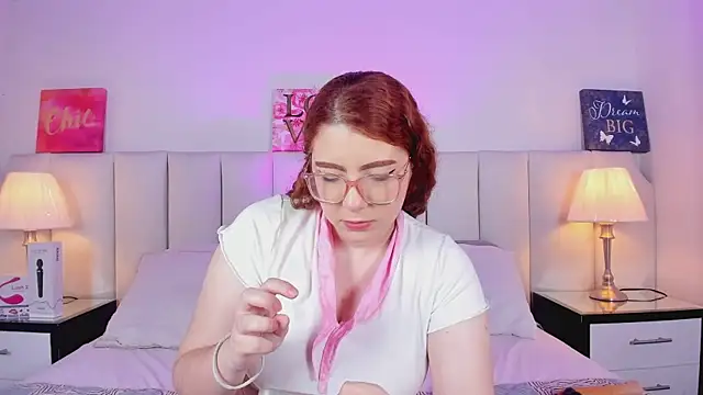 Snapshot of lizy_portman chatting on 10.06.25 lizy portman online show from 10.06.25