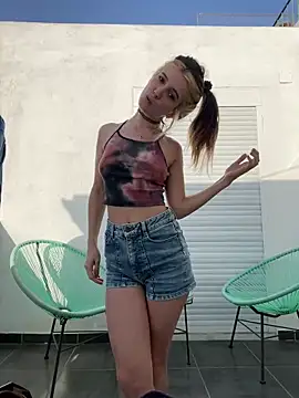 Snapshot of strangers2lovers chatting on 03.01.26 strangers2lovers online show from 03.01.26