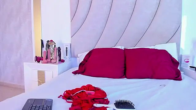 AnnahiBaker online show from 09.22.25