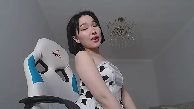 Snapshot of scamelia chatting on 03.10.26 scamelia online show from 03.10.26