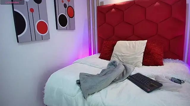 EmmaJhomson online show from 04.16.26