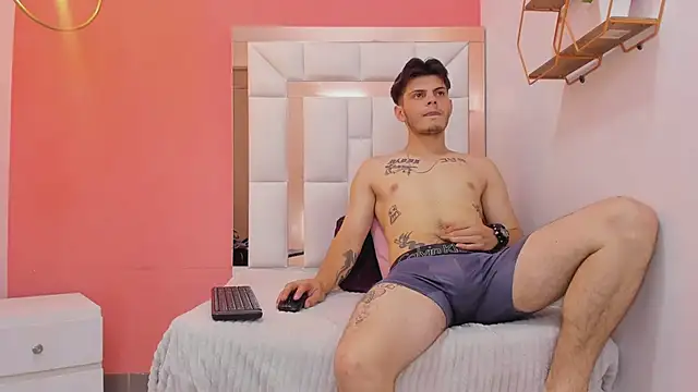 Snapshot of erickandnatasha_69 chatting on 02.18.26 erickandnatasha 69 online show from 02.18.26