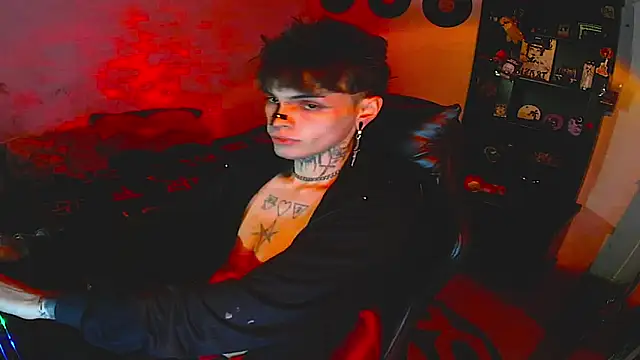 Snapshot of prince_x_dark chatting on 10.20.25 prince x dark online show from 10.20.25