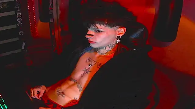 Snapshot of prince_x_dark chatting on 11.08.25 prince x dark online show from 11.08.25