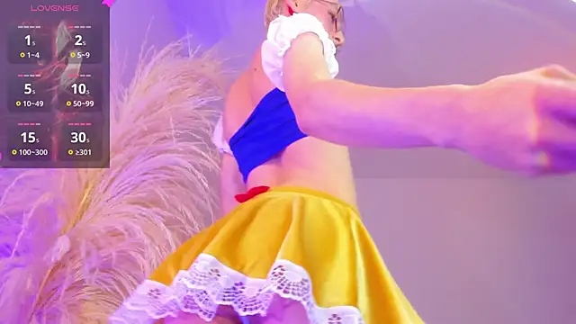 liiamluna  online show from 10.31.25