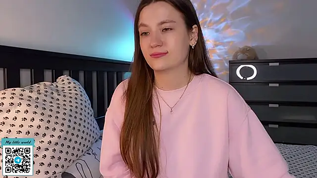 Snapshot of mia_here chatting on 09.09.25 mia here online show from 09.09.25