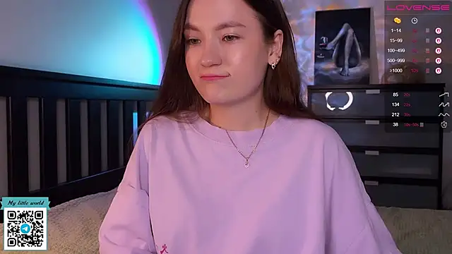 Snapshot of mia_here chatting on 09.27.25 mia here online show from 09.27.25