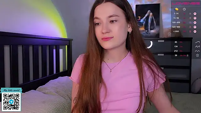 Snapshot of mia_here chatting on 10.05.25 mia here online show from 10.05.25