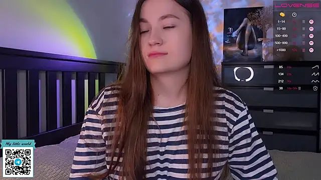 Snapshot of mia_here chatting on 10.14.25 mia here online show from 10.14.25