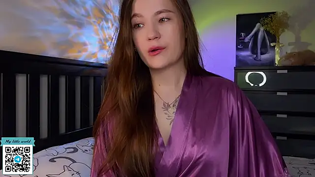 Snapshot of mia_here chatting on 10.17.25 mia here online show from 10.17.25