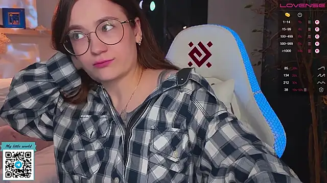 Snapshot of mia_here chatting on 10.20.25 mia here online show from 10.20.25