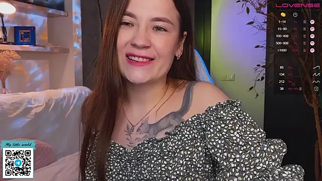 Snapshot of mia_here chatting on 10.21.25 mia here online show from 10.21.25